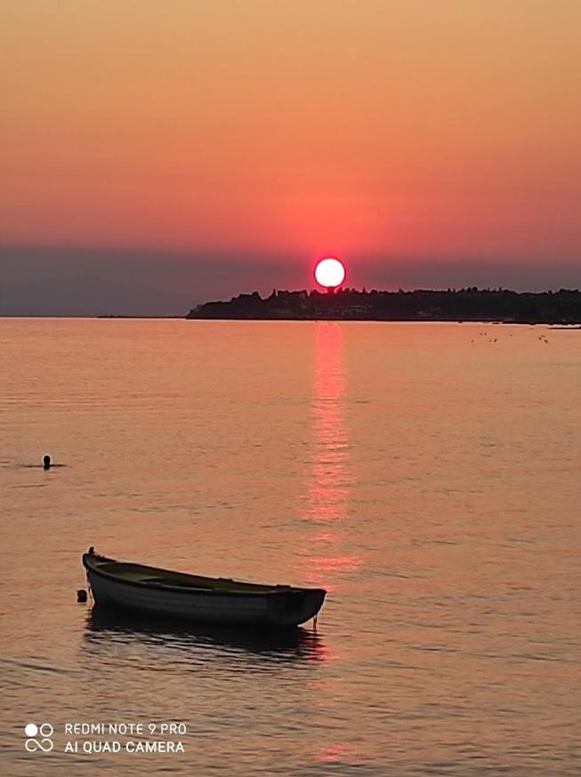 Sunrise Vergia Apartments Luaran gambar